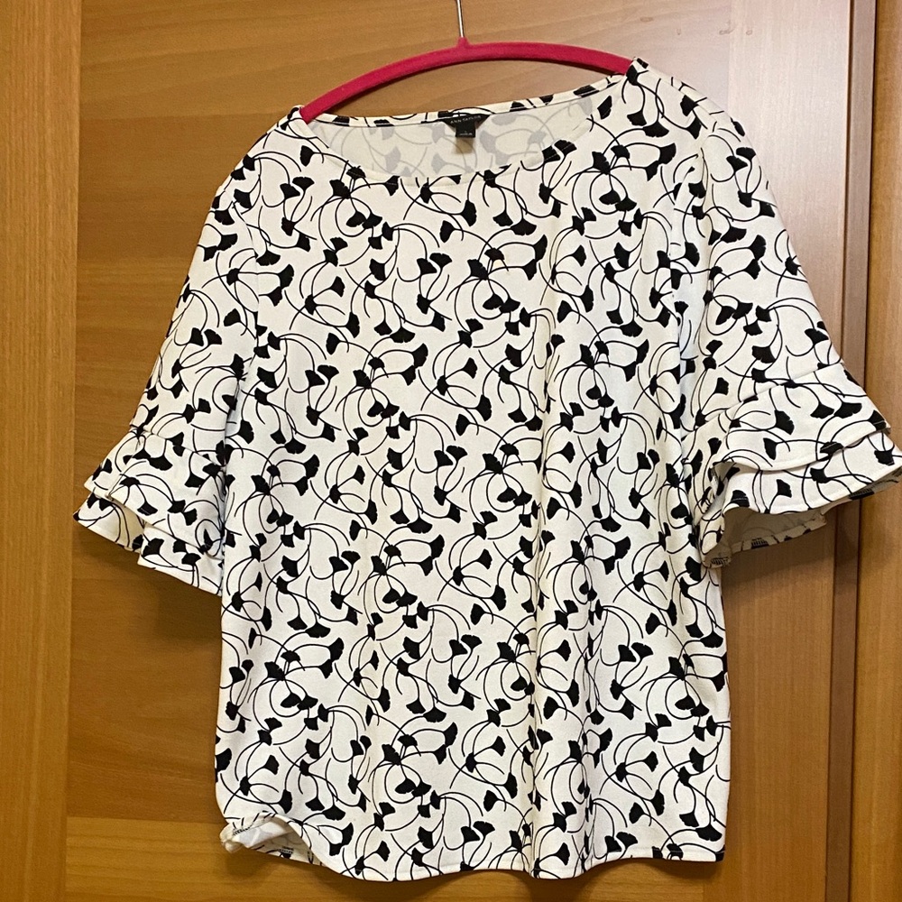 Ann Taylor Black and White Floral Blouse